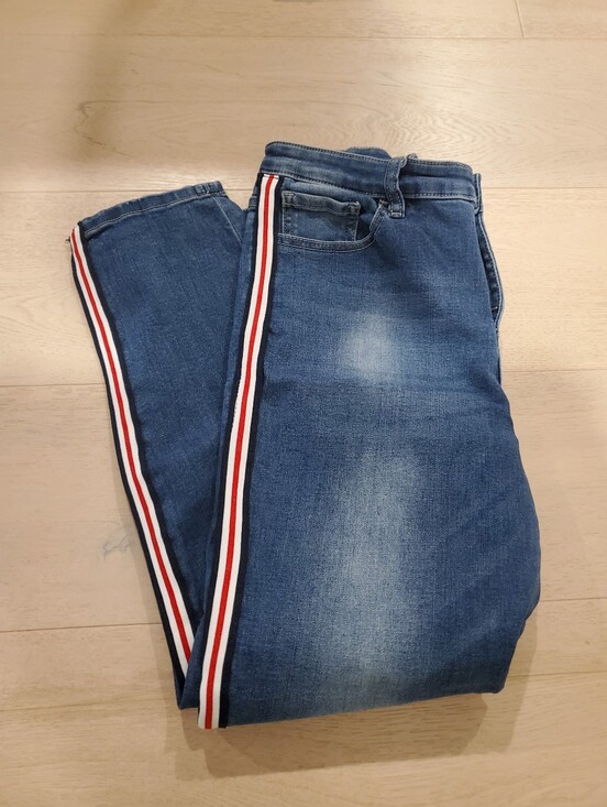 Buffalo David Bitton Denim - Buffalo David Bitton- cute stripe detail down side of legs skinnies, stretchy